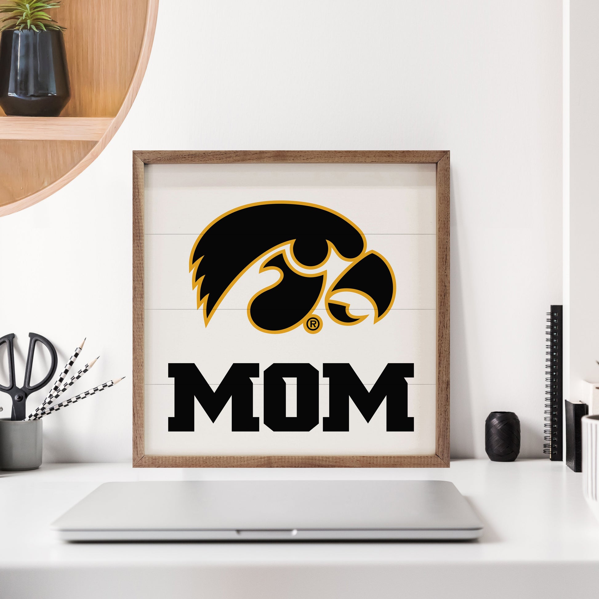 Mom Iowa 16x16 / White